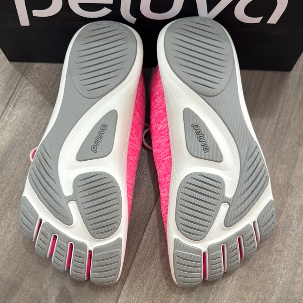 Peluva Women's Toes Shoes - Picture 3 of 9